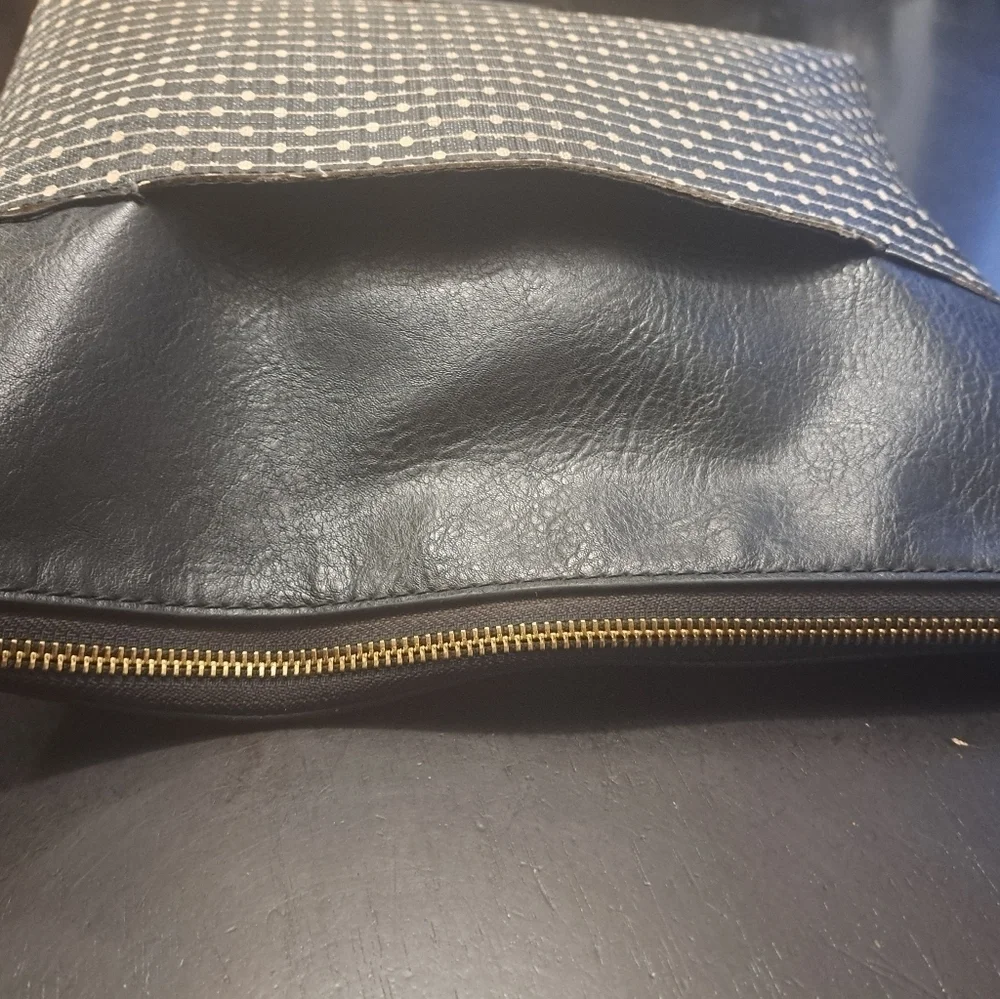 Fossil Fiona Trendy Urban Black and Cream Crossbody Bag  Size 11